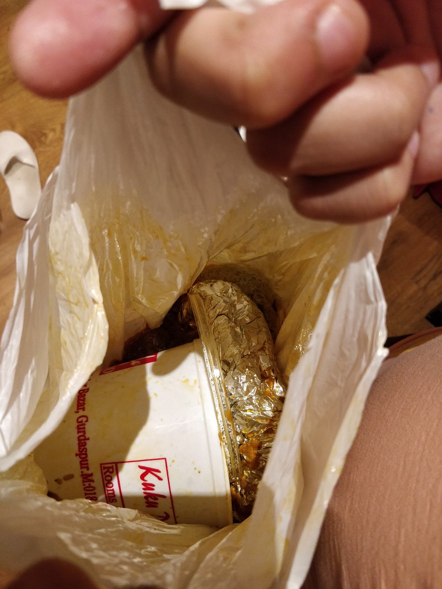 reverse_view's tweet photo. @Zomato @ZomatoIN @zomatocare #Zomato #zomatoloot #food 

This is what your restaurants are serving, and when you go to make complaint or get in touch with customer support, they expect you to write them a mail and wait for 48 hours to get a fuckin reply.Are you out of your mind? https://t.co/t7x1KKdUya