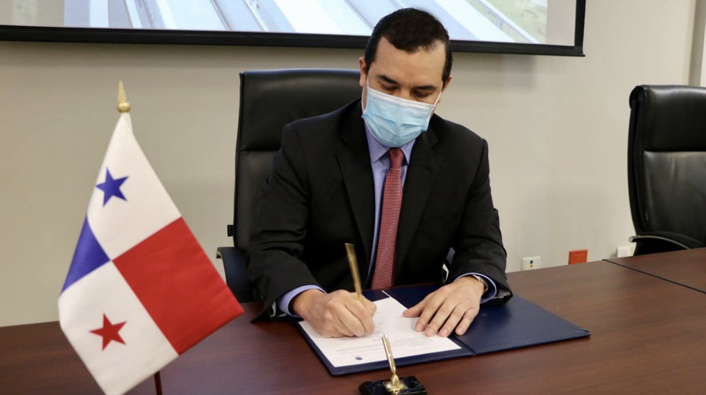 Nos complace informar que hoy, el #MetrodePanamá,S.A. junto al representante legal del Consorcio HPH Joint Venture, firmaron el contrato para el diseño y construcción del Proyecto #Línea3 del Metro🚝
Transformamos el futuro de Panamá🇵🇦
#UnPanamaMejor https://t.co/geWYu9zSxD
