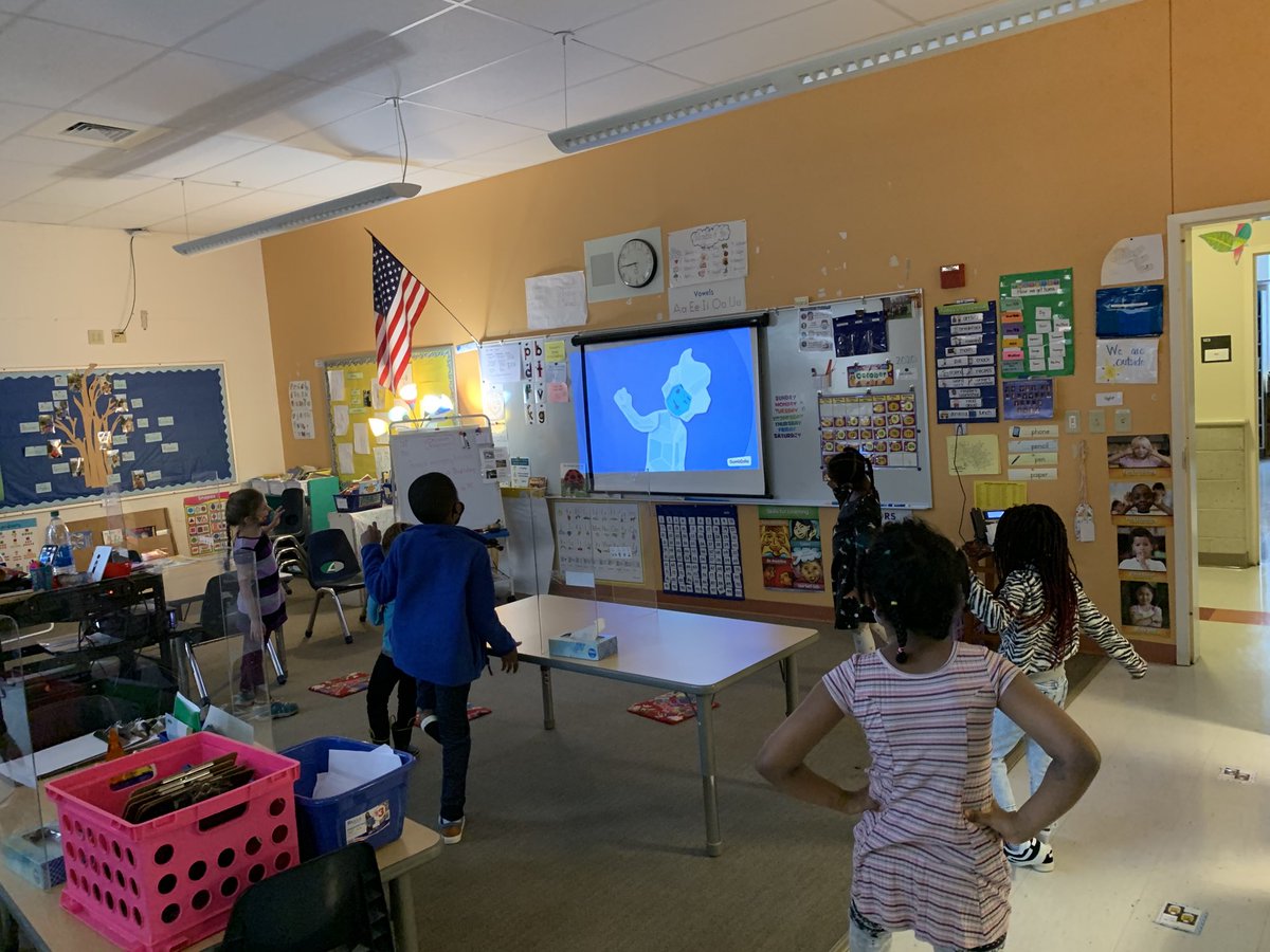 Happy Thursday from East End. Getting our minds and bodies warmed up. #ppseecs ⁦<a href="/eecsportland/">East End School</a>⁩  ⁦<a href="/PORTLANDPUBLIC/">Portland Schools</a>⁩