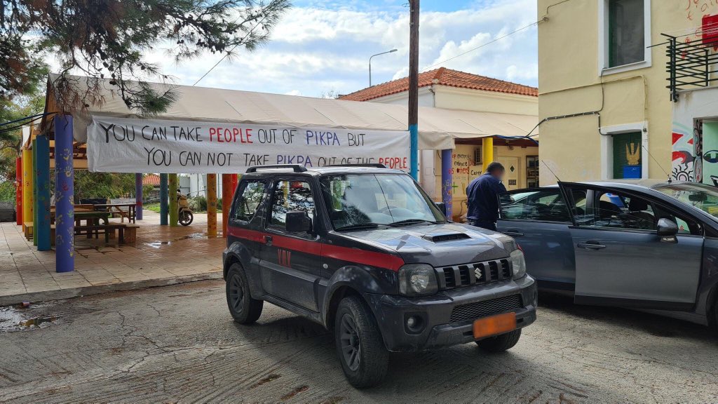 seebrueckeLE's tweet photo. via @Lesvosolidarity 

🛑❗️ BREAKING: First Reception and police officers are now in PIKPA to start the camps eviction and the move of the residents to the "old" Kara Tepe.

Lawyers and press are informed. We will keep you updated.

#pipka #savepipka #europemustact https://t.co/Jh7eGMonC7