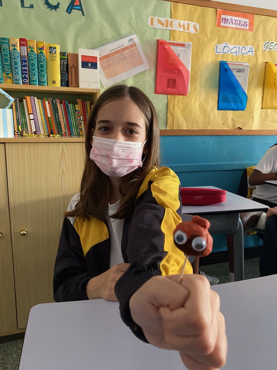 mercedaries's tweet photo. A cicle superior celebrem la #castanyada decorant castanyes!! #fsf5prim #fsf6prim https://t.co/QtxeDsqiGV