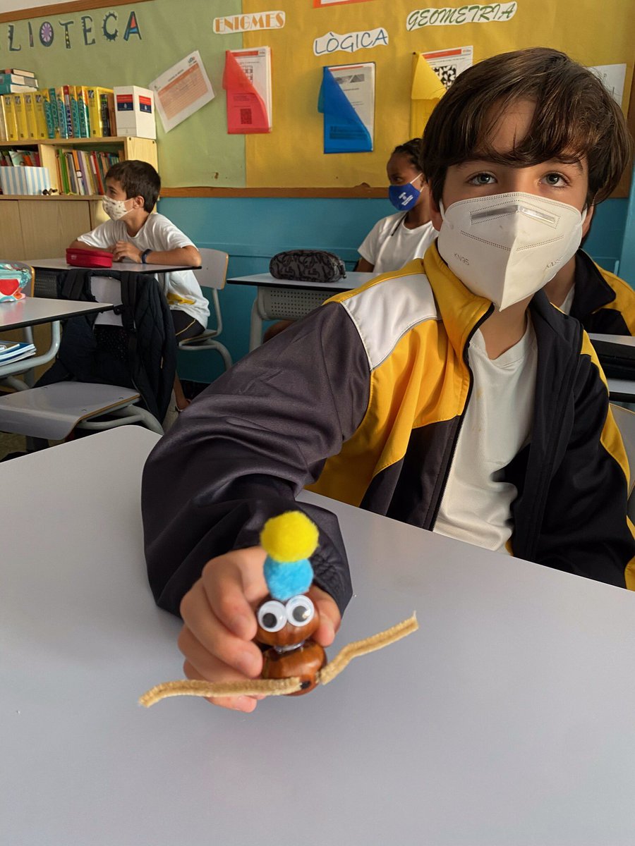 mercedaries's tweet photo. A cicle superior celebrem la #castanyada decorant castanyes!! #fsf5prim #fsf6prim https://t.co/jAeUHxoD2Y