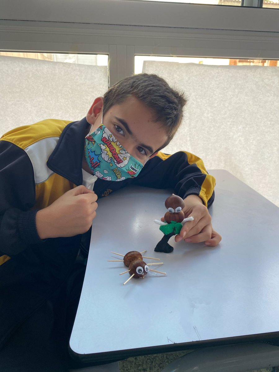 mercedaries's tweet photo. A cicle superior celebrem la #castanyada decorant castanyes!! #fsf5prim #fsf6prim https://t.co/jAeUHxoD2Y