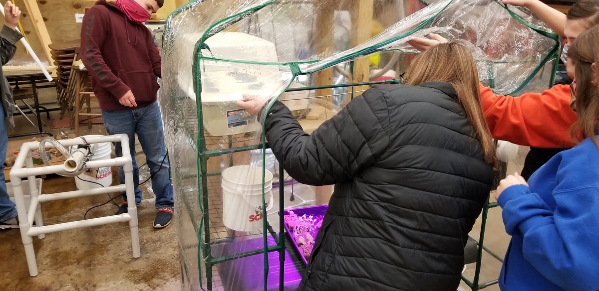 therealjfaber's tweet photo. Lots of hydroponics in here today. #agisstem #learnbydoing #case4learning @PontiacFFA https://t.co/E0mXp5iiWq