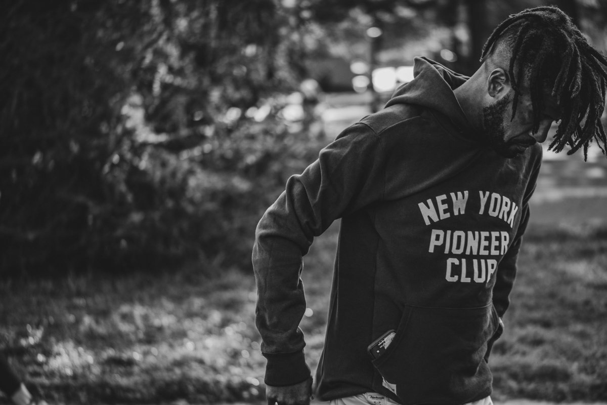 tracksmith's tweet image. Inspired by the legacy of New York Pioneer Club athlete Ted Corbitt &amp;amp; in celebration of 50 years of NYC's marathon – the course for which Corbitt helped plan – we worked w/Black Roses NYC founder Knox Robinson to craft the New York Pioneer Club Collection.
tracksmith.com/pages/new-york…