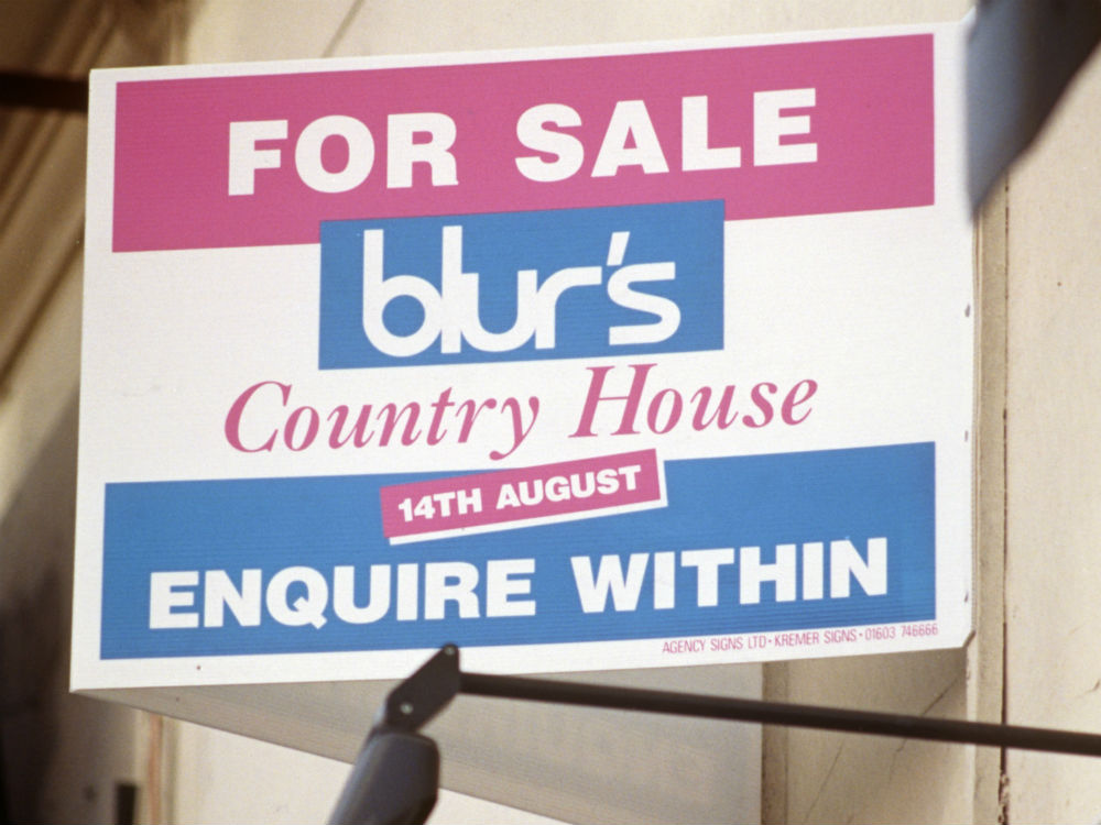 KremerSignsUK's tweet photo. Throwback Thursday to when @KremerSignsUK were part of the Brit Pop Battle :). @blurofficial #BlursCountryHouse had 250 for sale signs printed for promotional activity #ThursdayThrowback #ForSaleSigns #CountryHouse
@marieclaireuk '7 Ways That Blur Won The Brit Pop Battle' https://t.co/fhiYJstymZ
