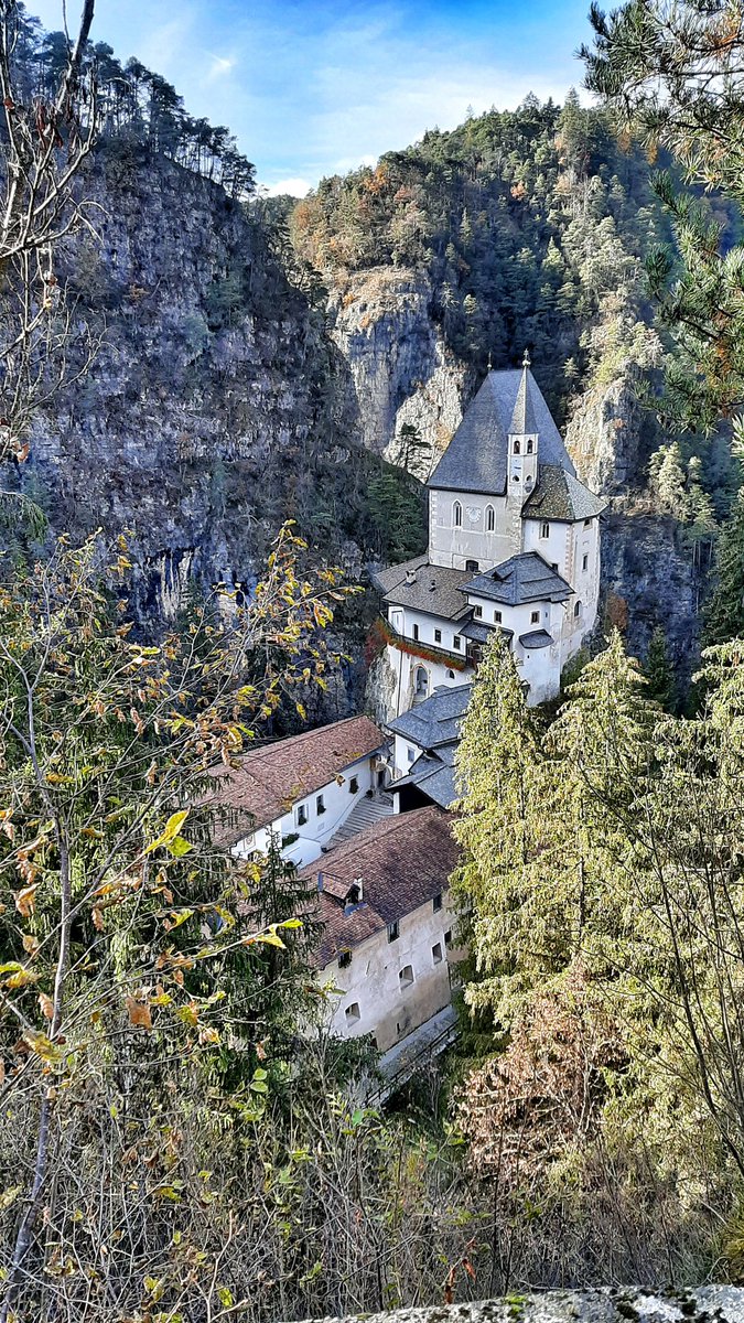 pizzo_76's tweet photo. uno dei luoghi più suggestivi d'Italia 
San Romedio 
#valdinon #trentino #TreasureItaly https://t.co/mCl9dAjO44