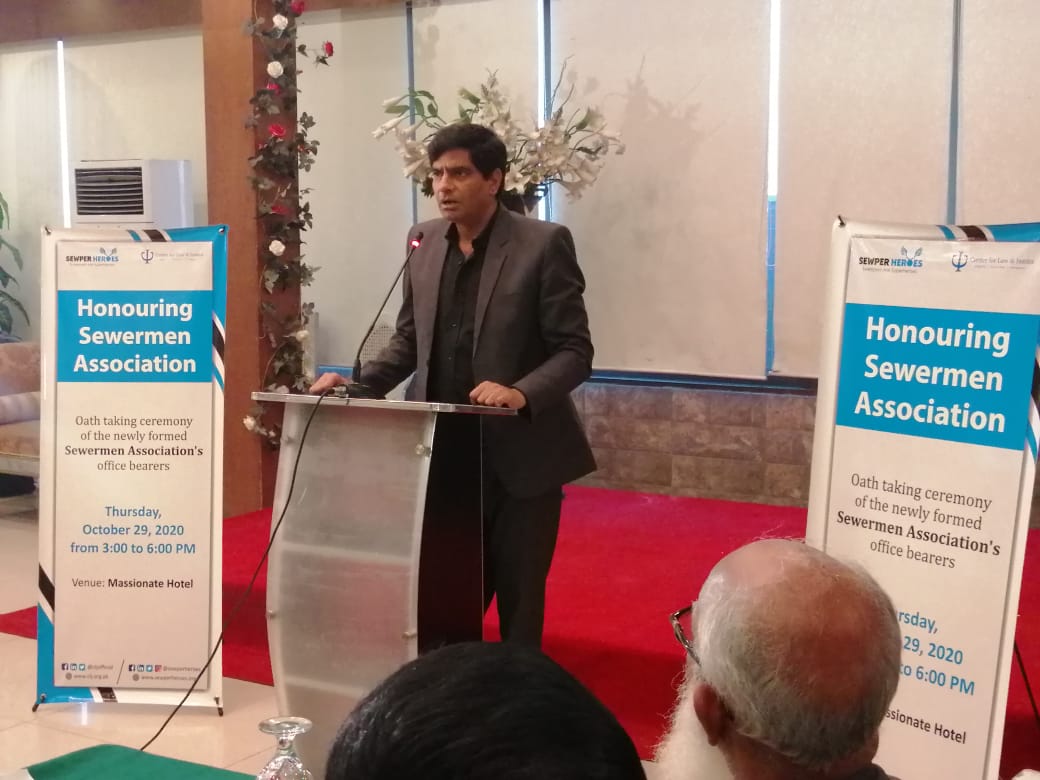 SheikhImtiazPK's tweet photo. Addressing in "Honoring Sewerman" Seminar. Sewerman os backbone of WASA. WASA is providing several benefits to Sewerman (Risk Allowance, Support Allowance, LDA Allowance and several other Allowances) because they are doing most critical job.
#Sanitationworker #sewerman #wasa https://t.co/4Se2qGoaGv