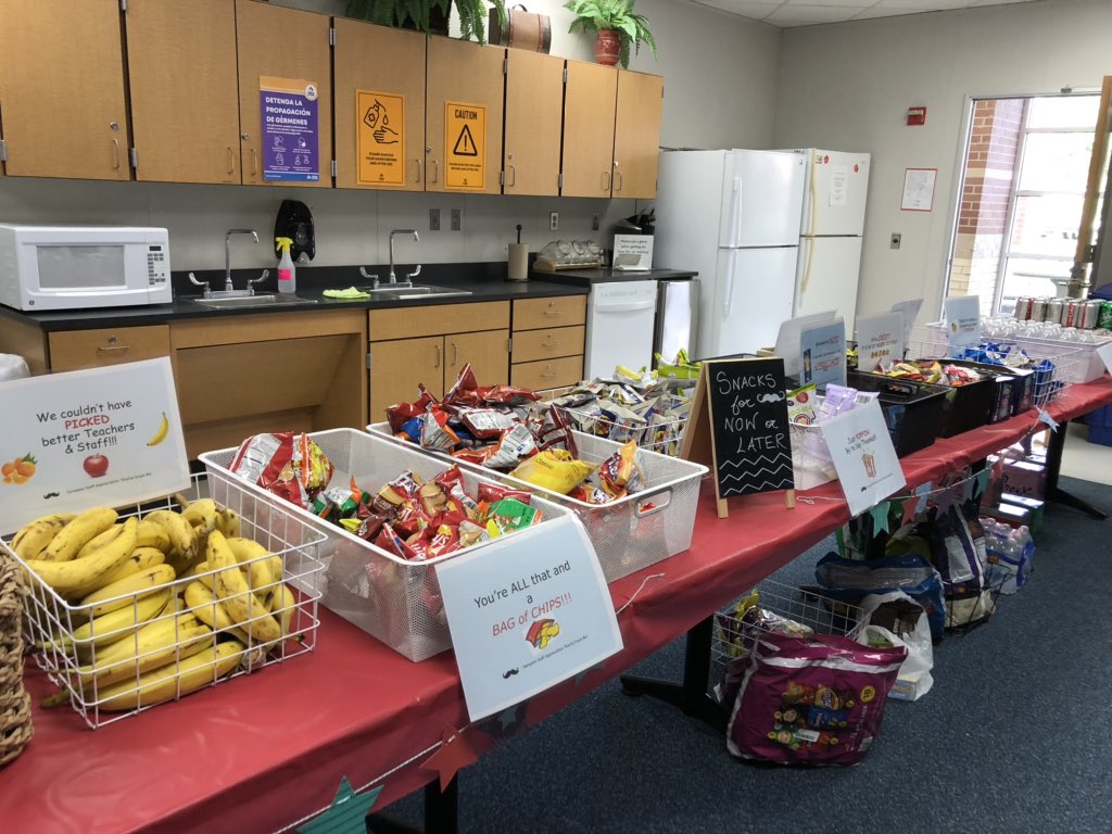 vhopperkinder's tweet photo. I sure do feel lucky to be a Sampson Stallion today and everyday. Thank you PTO for taking such good care of us! https://t.co/nxRSHbH1FZ