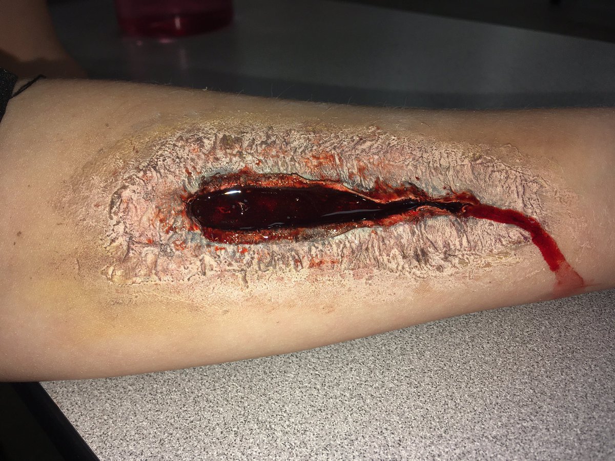 Saddedgrl's tweet photo. Did some special effects makeup last night in class. 🔪 https://t.co/Q8Cc87GooU
