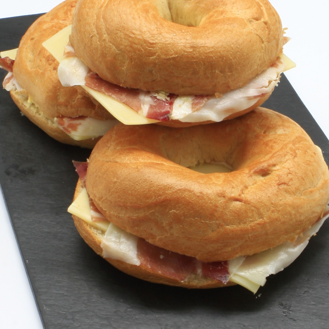 LOOPSANDCOFFEE_'s tweet photo. Es un buen momento para una merienda rápida, sana y sabrosa... Pasa a por un #Bagel y no pares.

Pasa por https://t.co/4vvBOdCXTS https://t.co/FiSvF4J1Tr