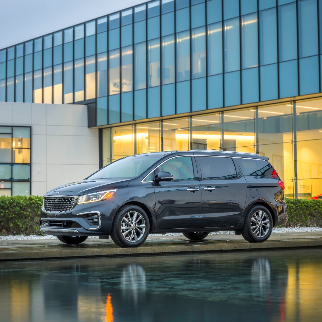 KiaCanada's tweet photo. How many seating/ passengers can the #KiaSedona have? Comment your answers below ⬇️. #KiaQuiz https://t.co/4UxnqOhVRn