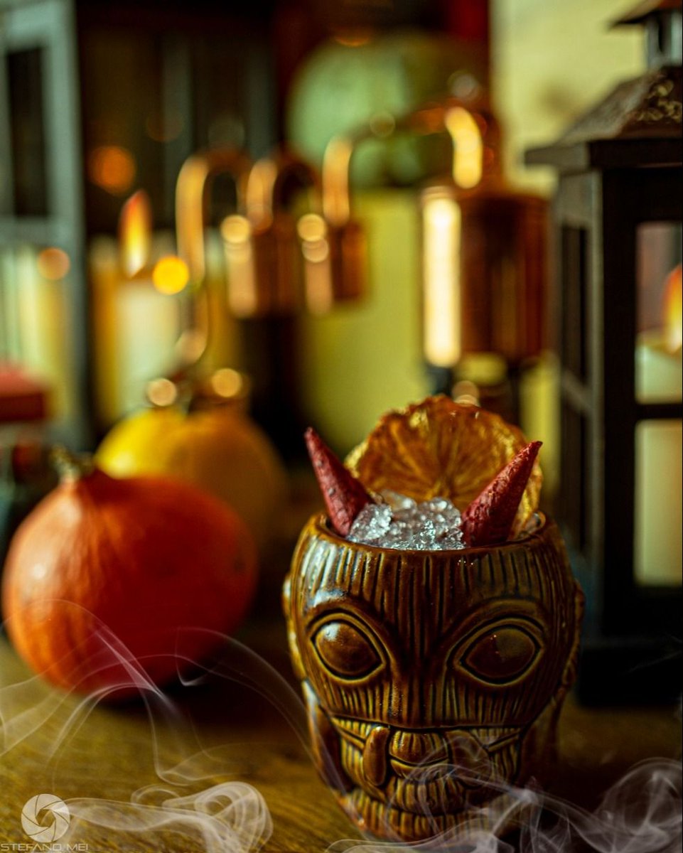 The Devil’s Sunset 🌅 Metaxa, Grand Marnier, Apricot, Citrus curd &amp; Guava... Enjoy the sunset on the 38th Floor whilst sipping our Limited Edition festive Halloween cocktail 😍👻🎃

We look forward to welcoming you ⭐️

📸 | unstable93