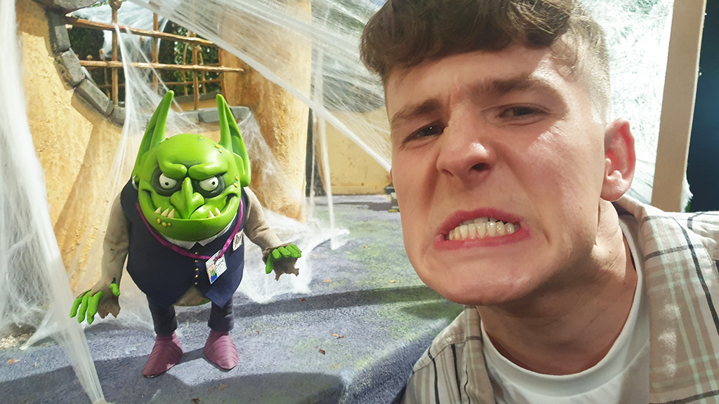 Tune in to the #Halloween special episode of #BluePeter tonight at 5:30pm on CBBC! 🎃

If you do, you are in store for a real treat as <a href="/adam_byt/">Adam B</a> goes behind the scenes of <a href="/ScreamStreet/">Scream Street 😱</a>. 👻

Looking good, Adam! 😂