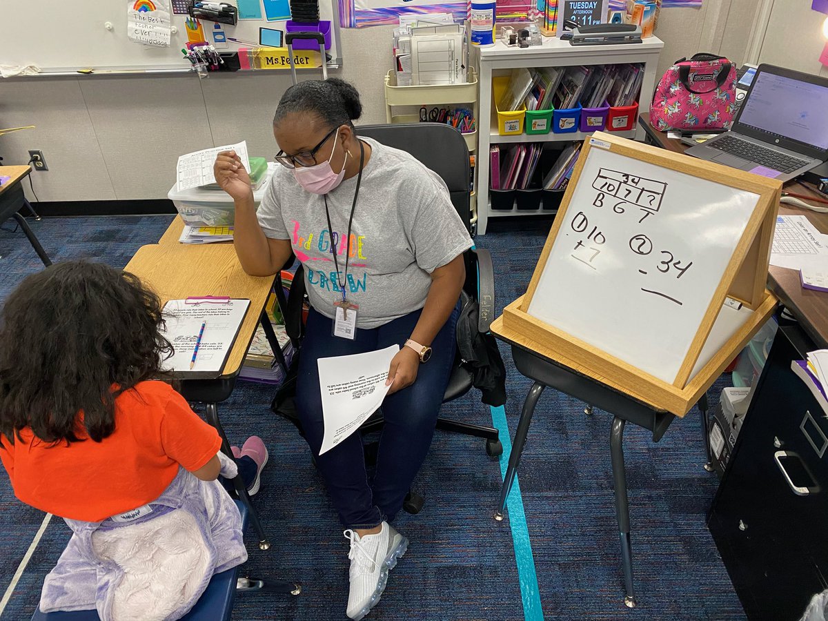 GE_Eagles's tweet photo. Our 3rd grade leaders in small group math! #marvelousmath https://t.co/wXOfcMgqBA