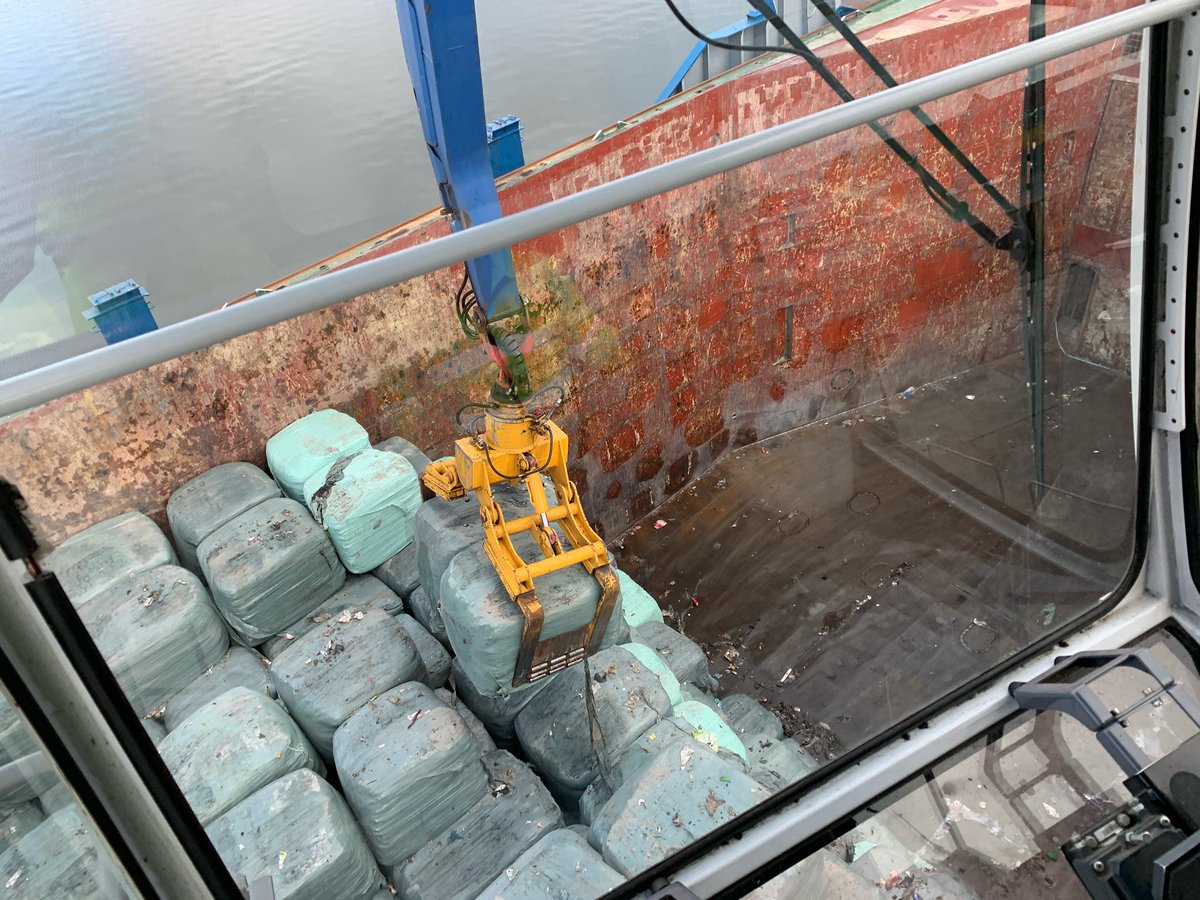 PROBIOENERGY's tweet image. Another successful unloading in #Sweden 
Quality Bales as usual 👌🏾👌🏾
#alternativefuel #energy