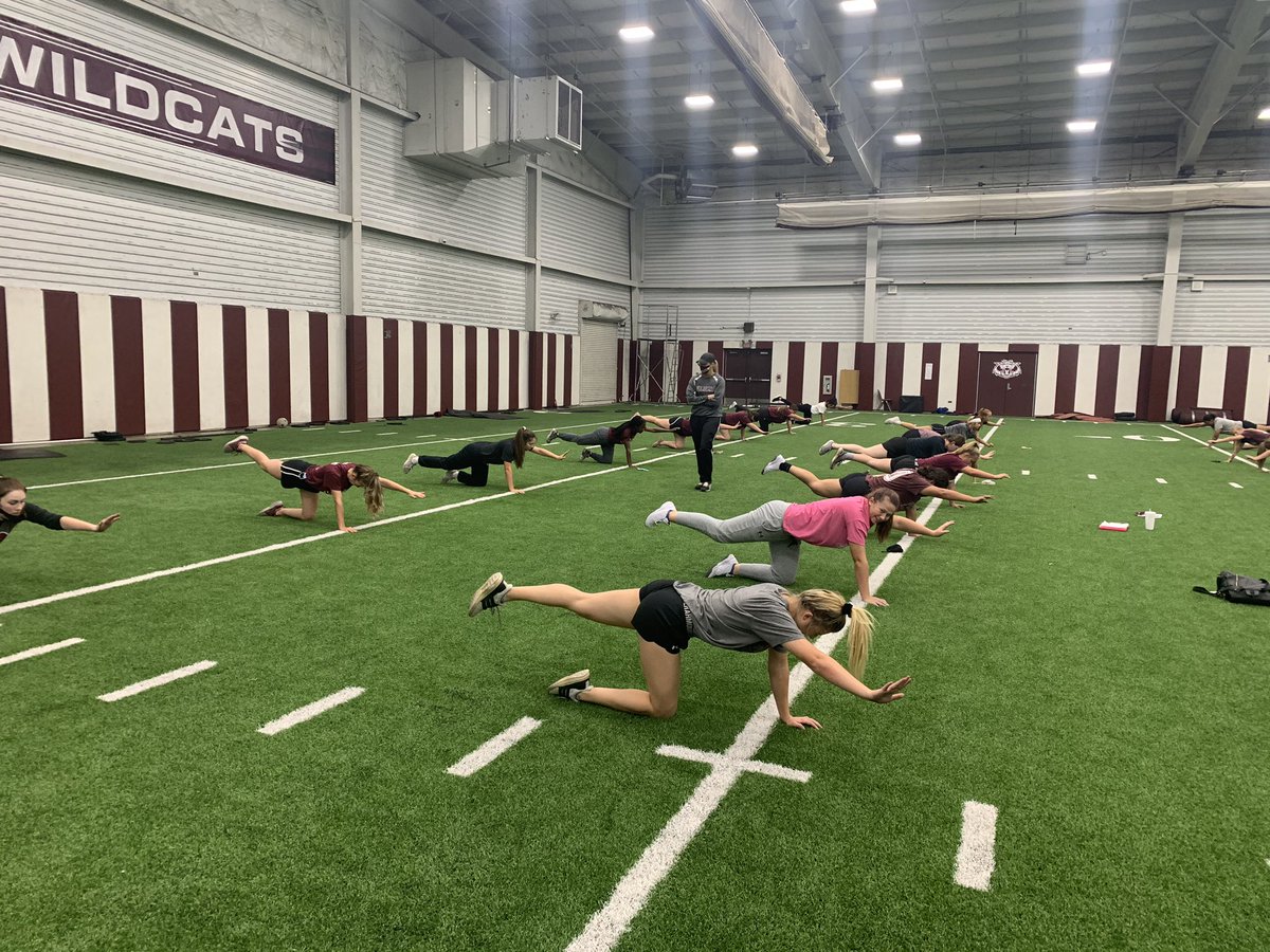 planosoftball's tweet photo. Proud of this squad for putting in the work! We knocked out some Card Conditioning ♣️♦️♠️♥️ ... then some mental game work 💭 ... and finished it off with some weightlifting 🏋🏻♀️ 💪🏼
#beintentional #ALLIN #hardworkpaysoff #txhssb #WildcatWork https://t.co/ML94g5Y0F8
