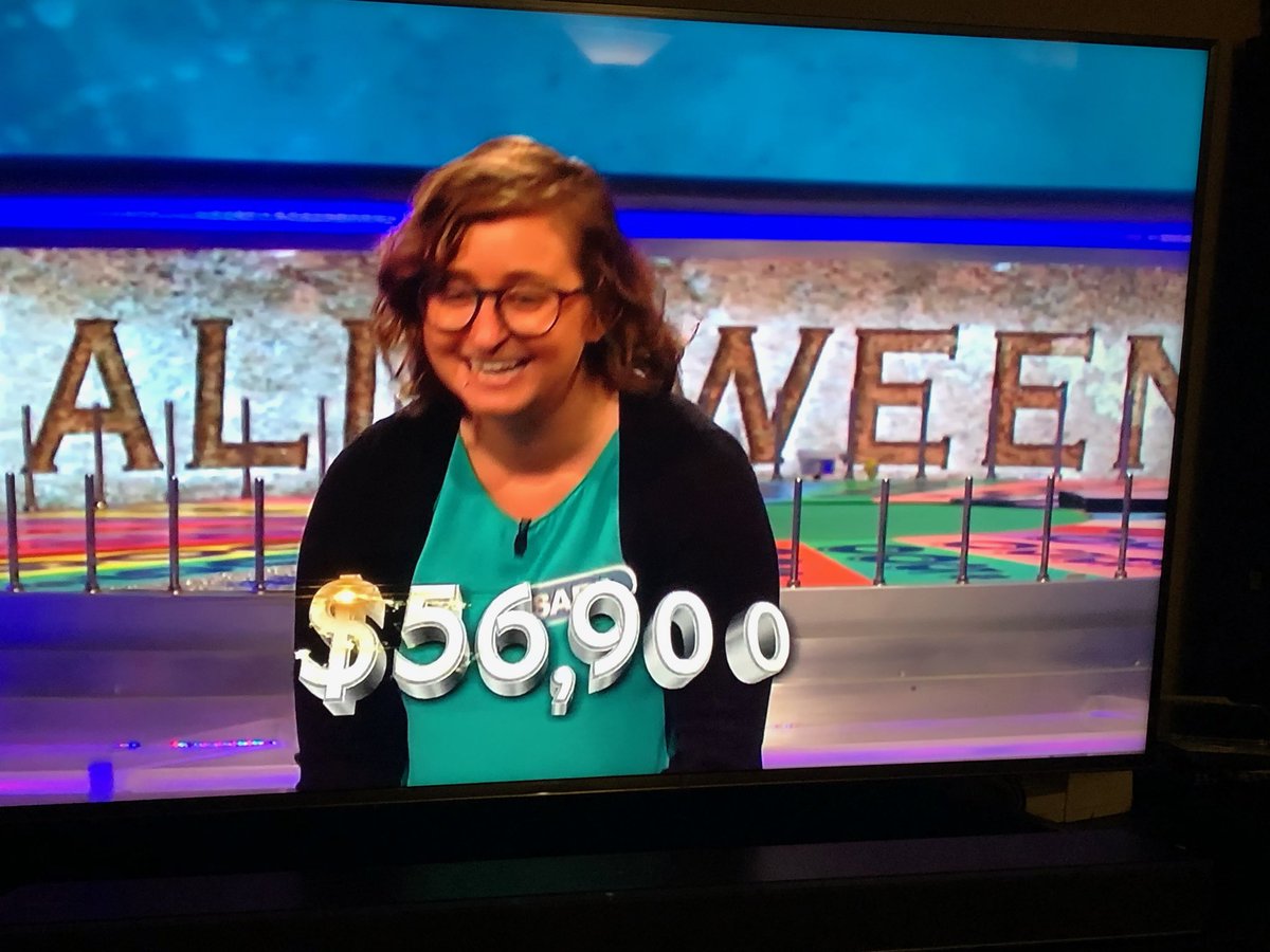 csusbcns's tweet photo. Winner, winner, $56,900 chicken dinner! If you caught Department of Physics associate professor Sara Callori on last night's episode of @wheeloffortune, then you saw some big-money moves! Congrats, Prof. Callori! 💰💰💰#CSUSBNaturalSciences #CSUSBphysics @SaraDoesScience https://t.co/JNZ3RzFX5U