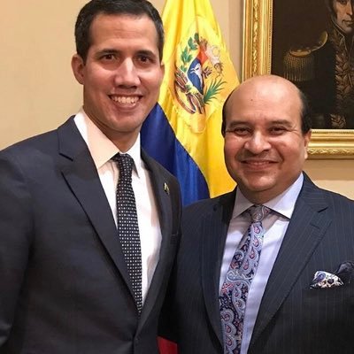 El periodista venezolano y coordinador del partido político #VoluntadPopular, #RolandCarreño, fue públicamente acusado por el Fiscal General #Tarek William Saab de cometer los delitos de conspiración, tráfico de armas y municiones de guerra y financiamiento al terrorismo.