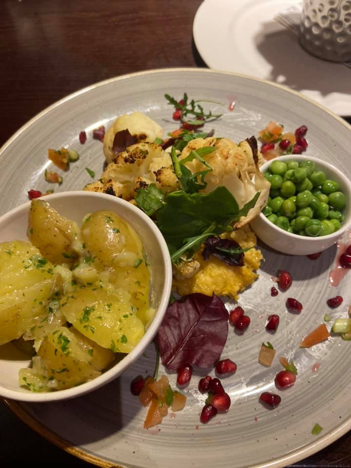 ginniskitchen's tweet photo. Vegan lunch at @MillerandCarter Beaconsfield; amazing cauliflower &amp; creamed corn #pubfood #london #blogger #foodreview https://t.co/Zsj4pQ3shR