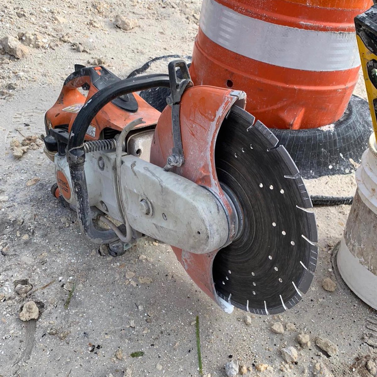 LATUXDBD's tweet photo. Our Tsunami blade on site! Softest bond blade for the hardest applications out there. Made for serious contractors ๐ฅฝ
#contractor #belgard #oldcastleprecast #boralbricks #hardscape #pavers #latux #diamondblades #concrete #hardscape #hna #paving #landscaping #ephenry #demolition https://t.co/v587EERC87