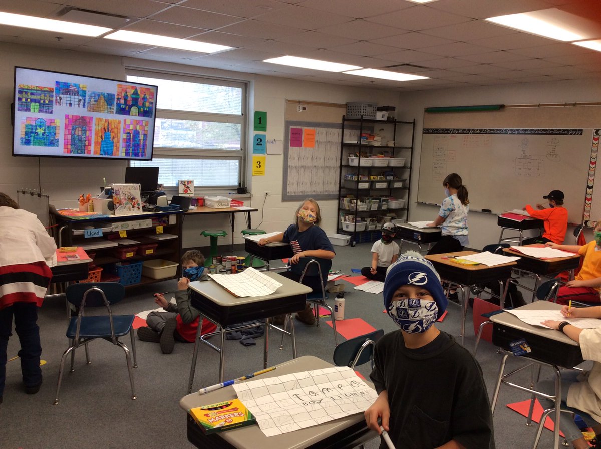 Mrs. Schmidt’s 4th graders FINALLY painting our 3rd grade coil pots! #KoMetPride <a href="/KMElem/">KM Elementary School</a> @Mrs_TSchmidt