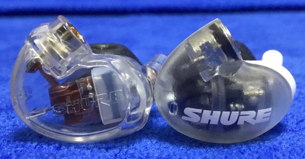 shurelovejp's tweet image. 2ドライバーのaonic4とSE425のハウジング比較をしてみました。　DDを積んでいるaonicが丸みをおびています。装着感はaonicの方が私は好きかな。
#SHURE #aonic #SE425