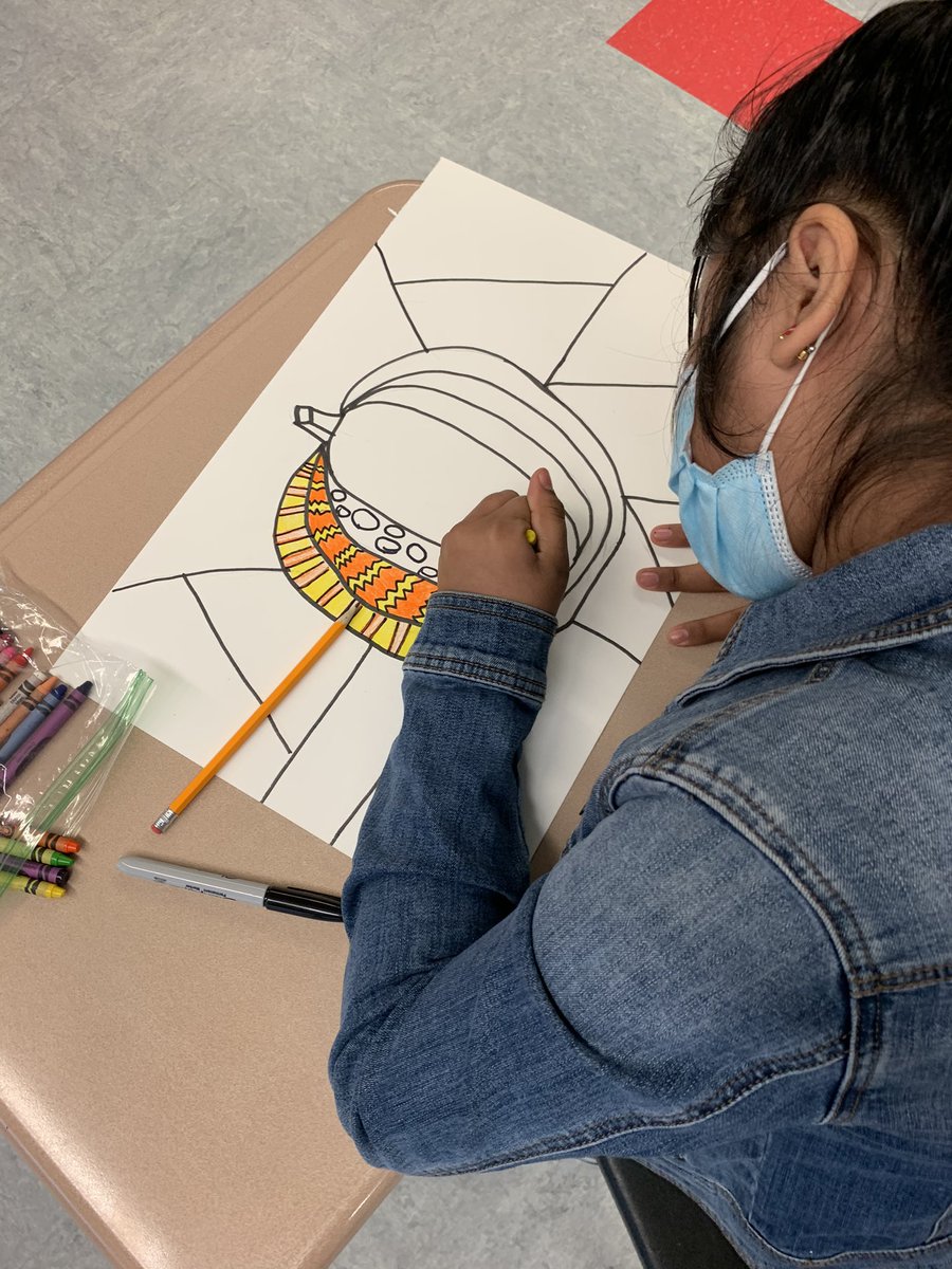MrMorelosART's tweet photo. Romero Britto inspired Pumpkins are turning out awesome! https://t.co/7yg8YbH5mn