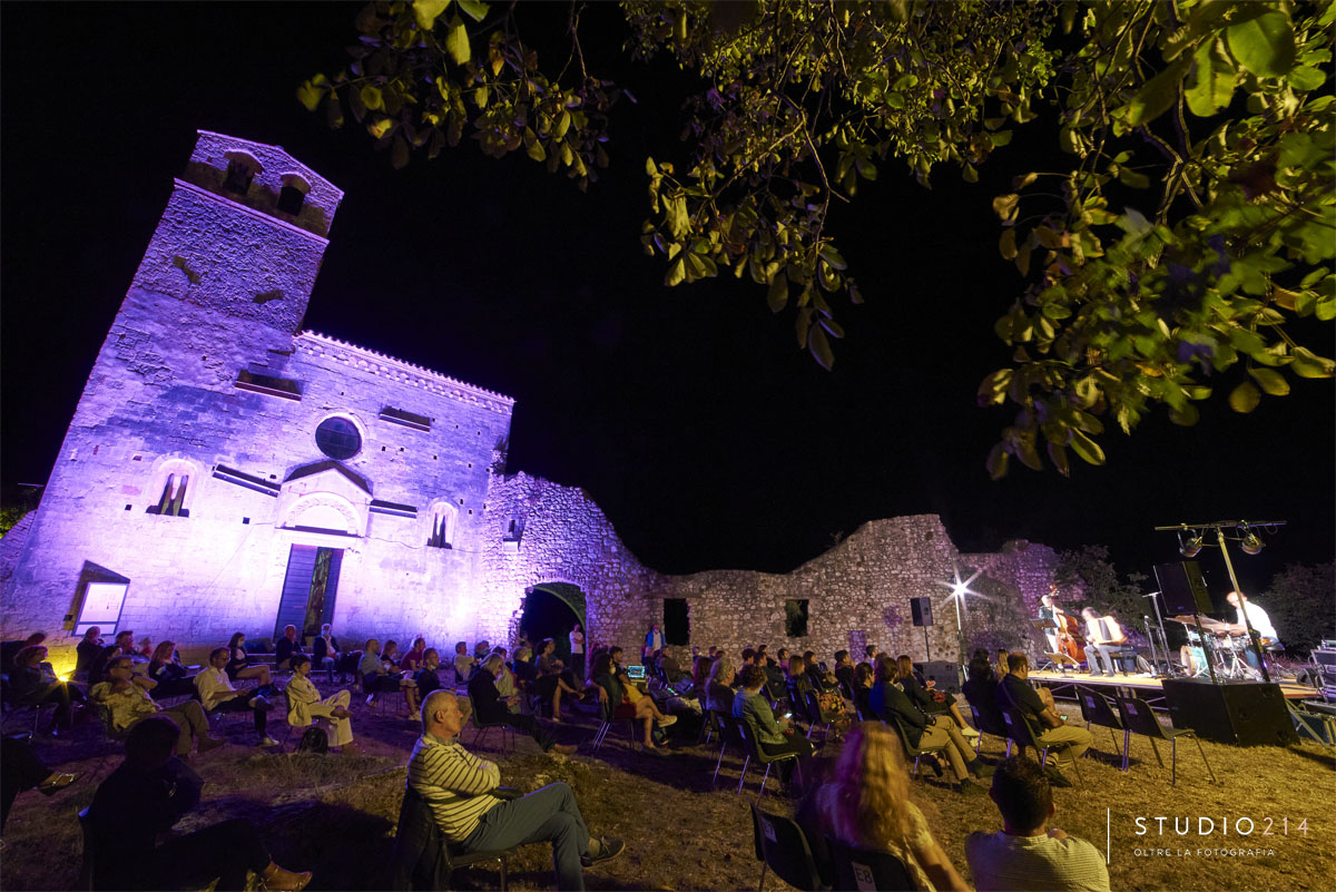 CAbbazie's tweet photo. #concertidelleabbazie2020 #jazzmusic #danielefalsca #glaucodisabatino #massimomoriconi #abbaziadisangiovanniadinsulam #valledelleabbazie #luzmek https://t.co/D17WeJBw8z