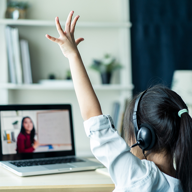 How do you balance screen time when school is online? How teachers can engage students in ways that don't rely on screen time. mailchi.mp/edutc.com/bala…