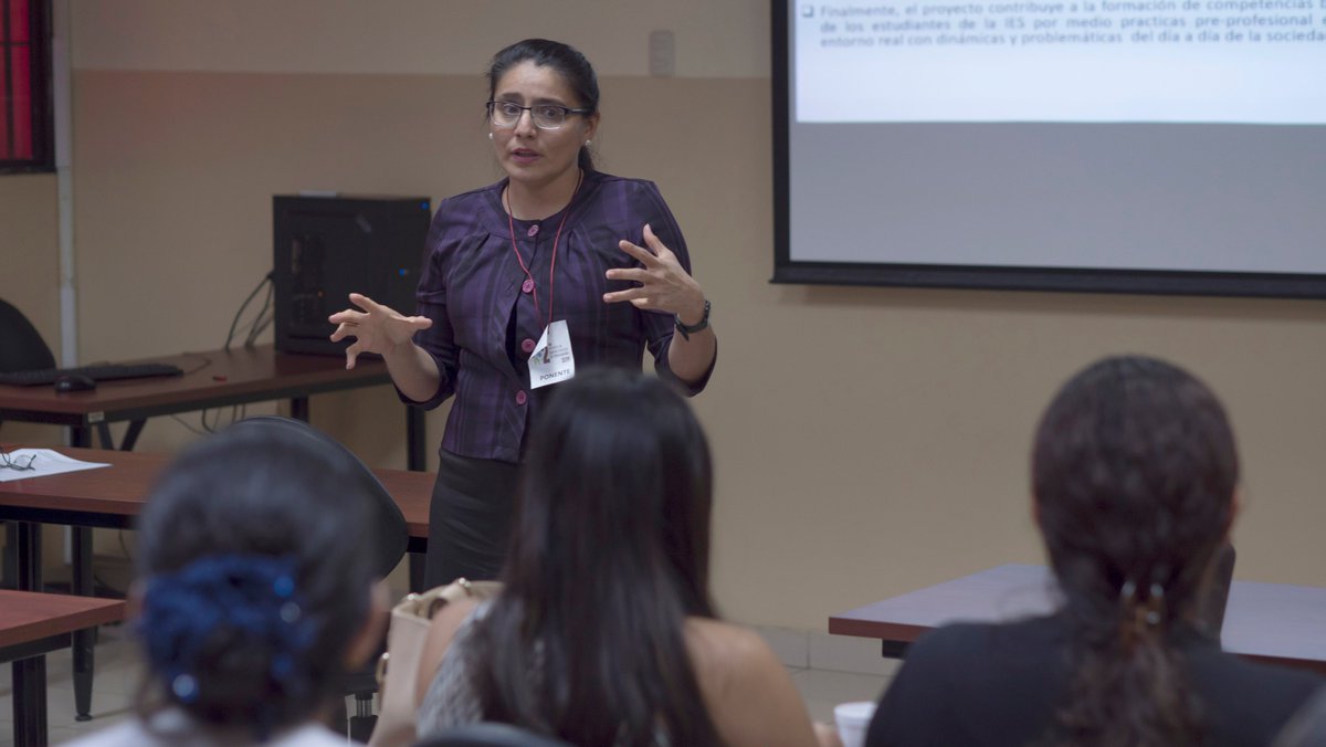 Felicitamos a la Dra. Emérita Delgado, quien el día de hoy fue premiada como la mejor profesora en el área de Vinculación con la Sociedad. Destacamos su labor como directora del proyecto Educación para el desarrollo sostenible, y su desenvolvimiento como tutora en otros proyectos