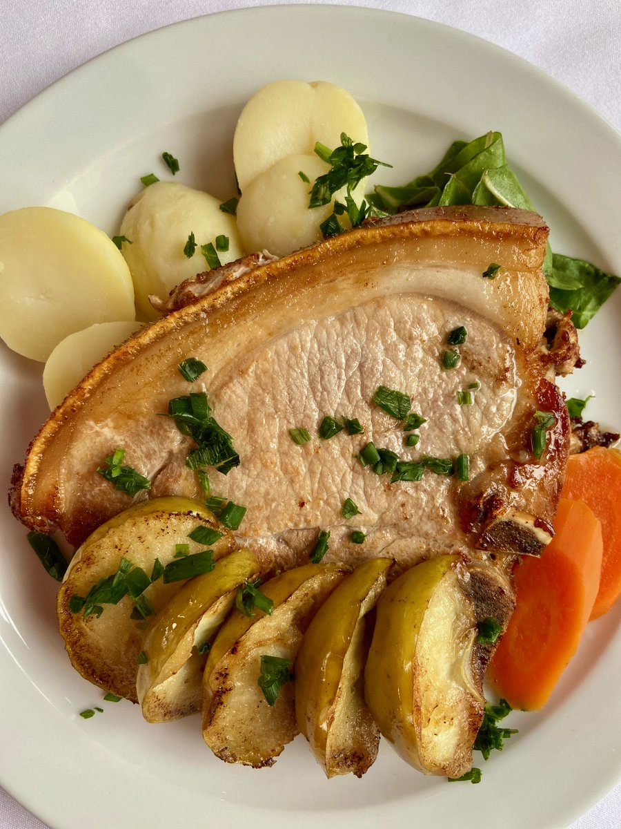 Fairclosecentre's tweet image. Dedicated to serving freshly cooked, nutritious and tasty lunches at the Centre and via our Meals on Wheels Delivery service 6 days a week (Sun to Fri).  If you or an older person you know would enjoy a Fair Close lunch, call 07784 819313 #funfoodfriendship