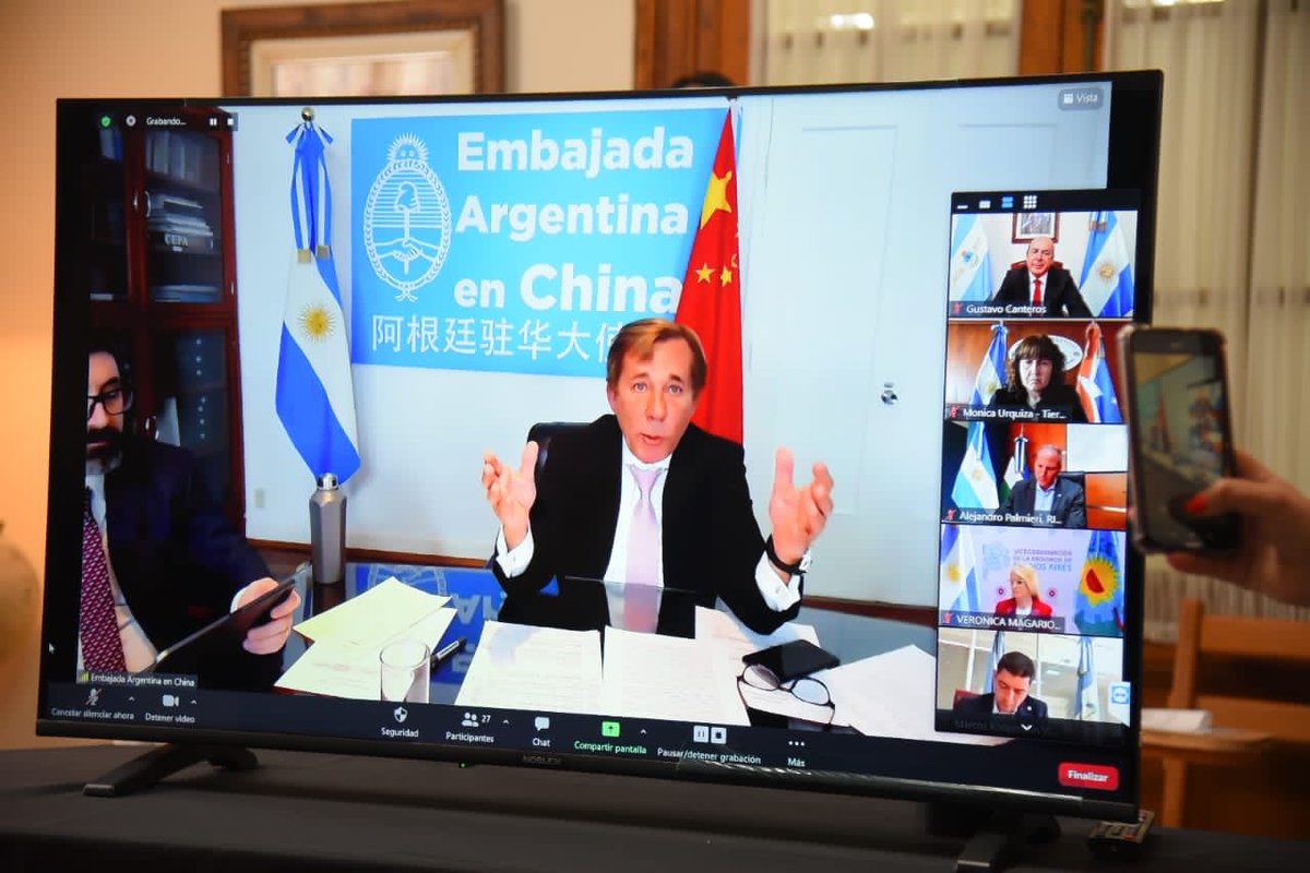 gacanteros's tweet photo. Seguimos potenciando nuestros vínculos bilaterales para proyectar nuestra producción al mundo. En conexión vía zoom con el Embajador argentino en la República Popular China Luis María Kreckler, presentamos #CorrientesEnElMundo y dialogamos con 17 vicegobernadores de todo el país. https://t.co/9D7kniw3an