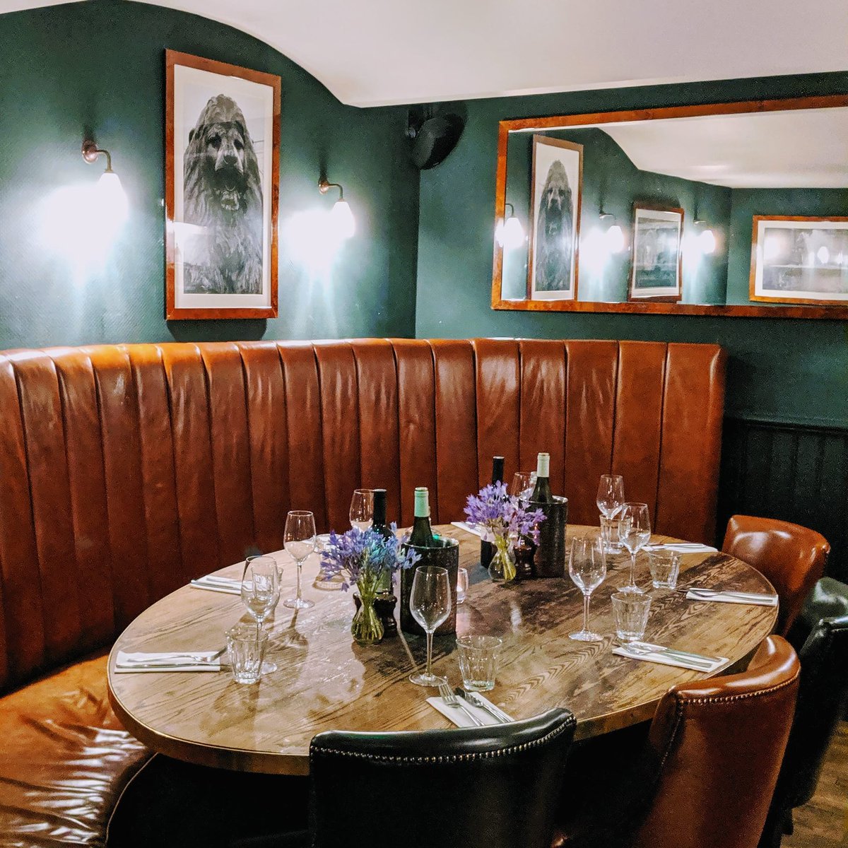 Our most cosy table is available for Xmas bookings (🚨up to 6ppl from same household or for a business meeting🚨).

Xmas is most likely not to be as previous years, but let us make this one memorable for you!
#xmas #festive