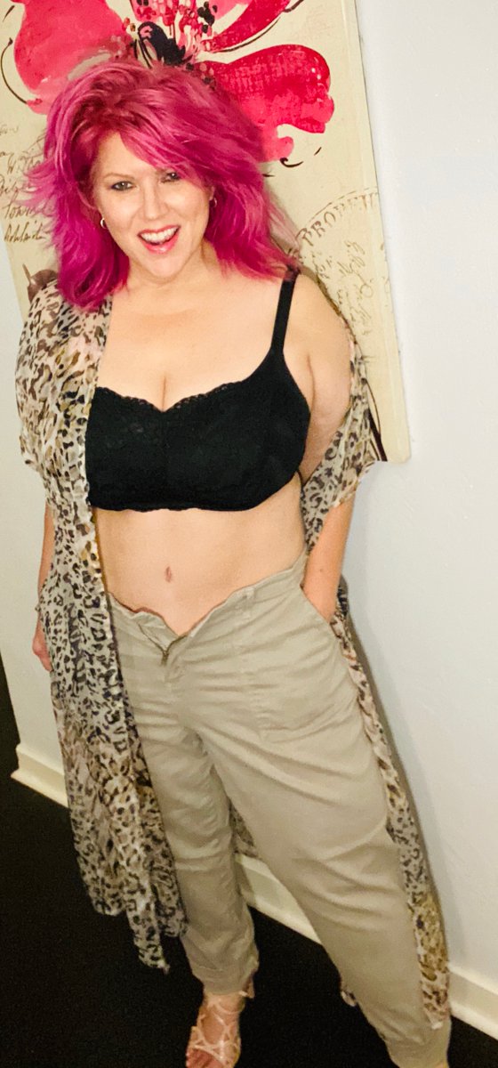 xploringerotica's tweet photo. I'm wearing way too many clothes...I need to fix that...

#sexy #whatdoyouwanttosee #onlyfans #exploringerotica #erotic #erotica #tantalizing #pink #pinkhair #pinkhairdontcare #gettingundressed #sexybra https://t.co/PF4691lHIe