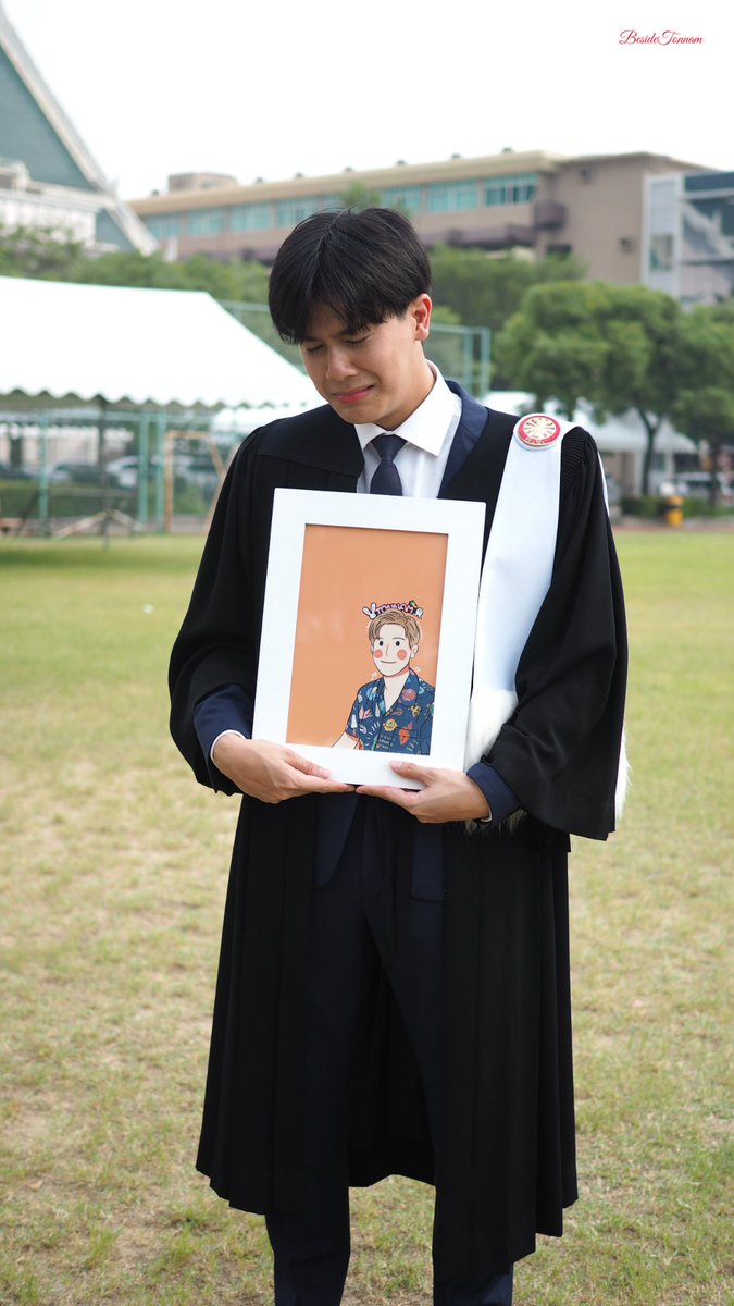 BesideTonnam's tweet photo. ขอซาวด์ประกอบหน่อย 😅
@tonnaaam 
#tonnaaam
#TonnamGraduated https://t.co/nKYMZJc8oD