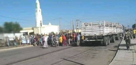 HeraldJig's tweet image. Massive #SomaliProtests in many areas of the region denouncing the killings of at least 27 ppl by security forces in western Sitti Zone in 2 days. The protesters in Ayshea town also disrubted the main im/export corridor that connects #Ethiopia to the Djibouti Port. #SittiMassacre