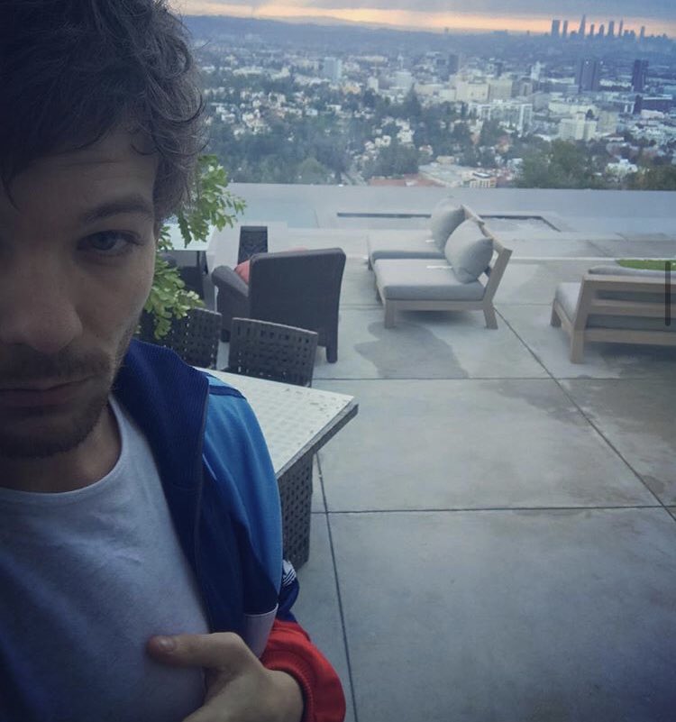 every selfie on louis’ instagram because i miss him; a surprisingly long thread (in chronological order)
