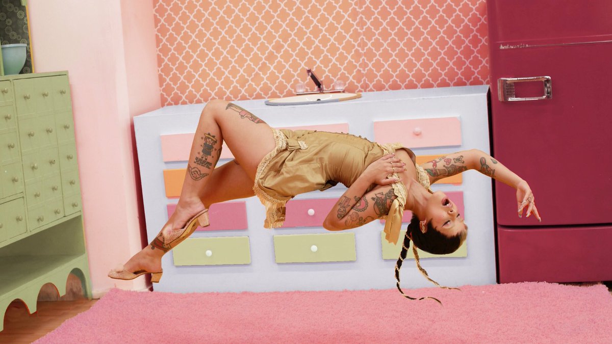 Melanie Martinez’ artistic growth a very much needed thread.Each photo is from a photo shoot from each body of work. They are CLEARLY different. Her pose, creativity and direction is different. The colour aesthetic remains the same.1. Cry Baby2. K-123. After School