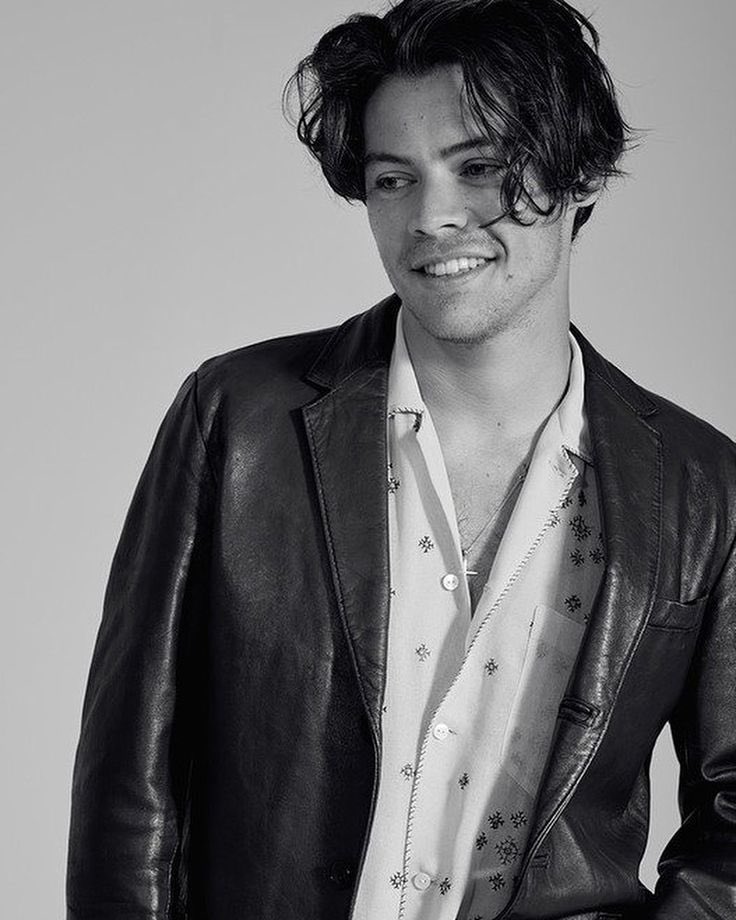 “Golden” is now Harry’s 4th popular song on Spotify.