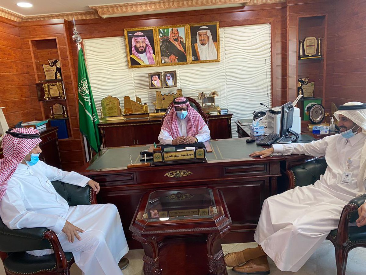 محافظ #يدمة يناقش الخدمات المقدمة للمستفيدين من مشاريع وزارة الإسكان بالمحافظة .
spa.gov.sa/viewstory.php?…