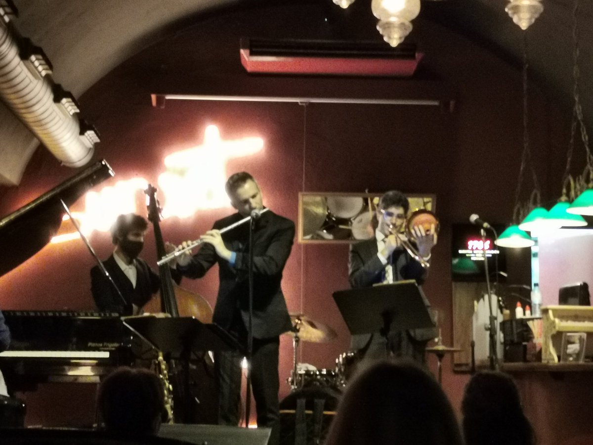 lbartron's tweet photo. Adrian Cunningham @Clarinet_Man &amp; his old School amb Dani Alonso  Un altre concert divertit i emocionant al @SunsetJazzClub i encara més perquè potser serà l'últim en molts dies. https://t.co/n8dqAmZJkI