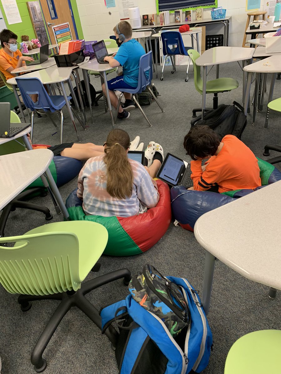 PRSMSCambridge's tweet photo. Perfect day to enjoy #reading our companion novels We read a novel every 10 days in Cambridge English 📚📚🎉#ALongWalktoWater #Fever1793 #Shiloh #RedKayak #ListeningforLions @PRSMS_Eagles @kailinklemmer @LaurenPantoja1 @CambridgeInt https://t.co/JUxd0TZX15