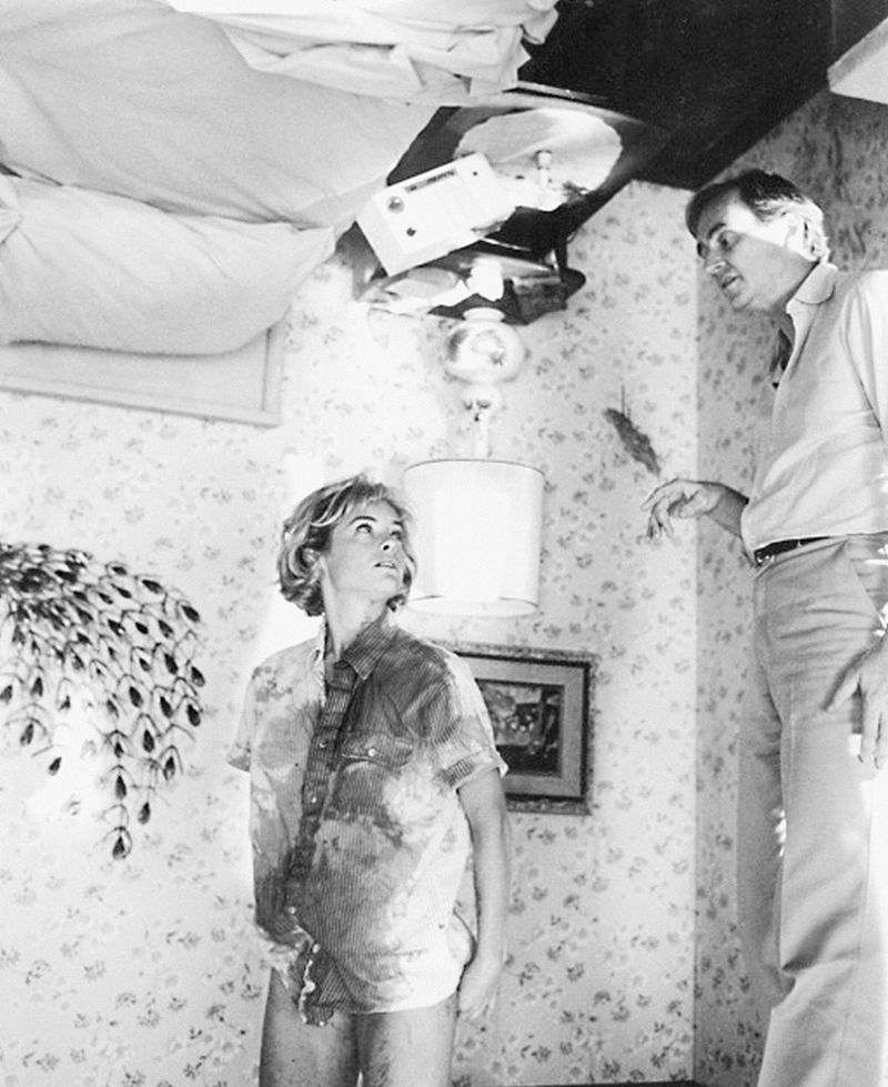 HorrorCarnival's tweet image. Wes Craven, Amanda Wyss, and crew filming the rotating bedroom scene from the 1984 film A Nightmare on Elm Street.