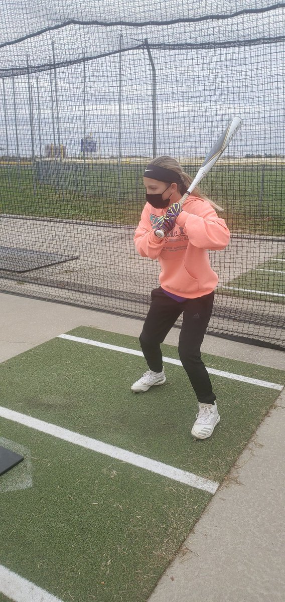 bbarnes585's tweet photo. Cold weather didn't stop this young lady @lexie33082118 from getting some extra work in! Great job Lex! #doingtheextra https://t.co/iUE0wMTqqx
