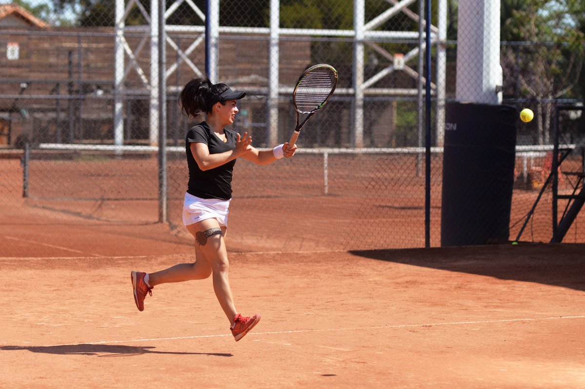 TourTenis's tweet photo. La talentosa entrenadora y jugadora Hassi Muñoz síganla @hassi.tenis 🎾🇨🇱💪🏻

#fototenistour #tennis  #tenis #training 📷@fototenistour https://t.co/Sq97iWX7HV