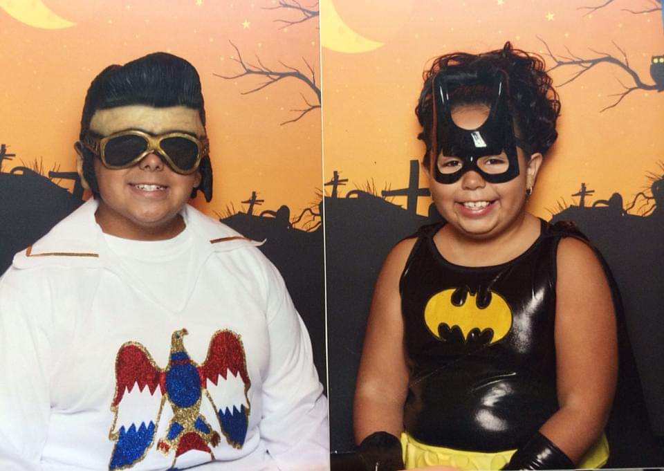 PatriciaG2020's tweet photo. #ThrowbackThursday to when my young adults were smaller. Oh how I miss these days! #Halloween #Proud2BYoung @Proud2bYoungOrg @1STATENation #TeamGonzalezATT #TeamPastrano @LifeAtATT @ATT https://t.co/kp32bdyKZv