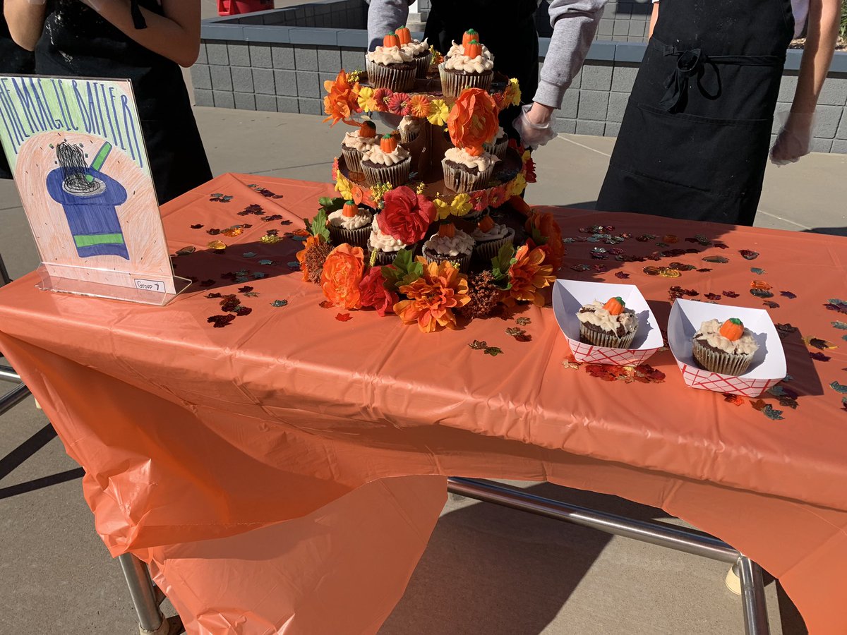 CentennialCuli1's tweet photo. Cupcake Wars 2nd Period Intro to Culinary https://t.co/VIxKeZQo8u