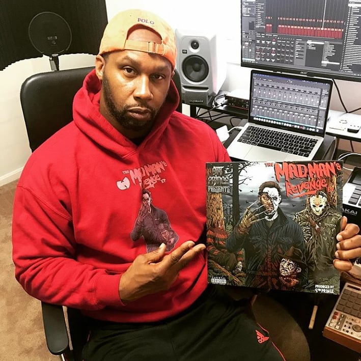 GIFTREVOLVER's tweet image. 9th Prince aka Madman with the vinyl in hand.. i can't wait to get my own copy in the coming week.. word up! 
Great to have my work in the lab where it should be!

Go to WUTANGKILLARMY.COM 
To get your copy!

#9thprince #killarmy #madman #wutang #giftrevolver