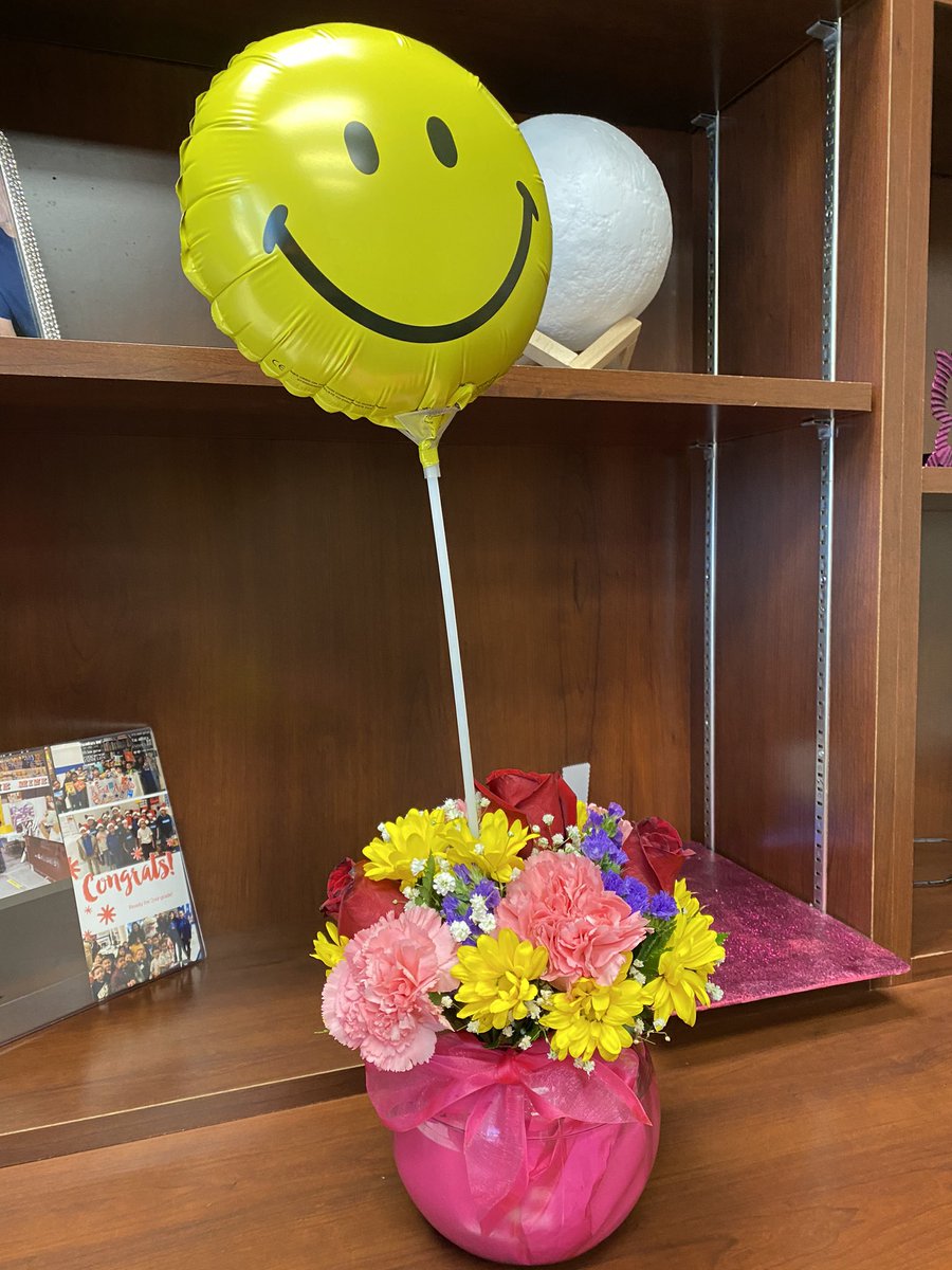 SJFCarrasco_ES's tweet photo. Thank you @JDrugan_K8 for being you! I’m blessed to have a friend AND tocaya like you. 🙂 #TeamSISD #adminpals #jennifers https://t.co/OmZMxckLH9